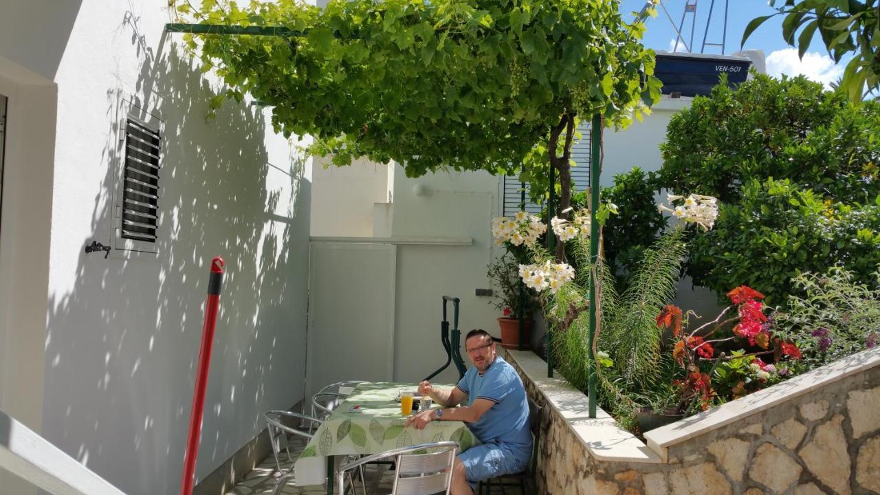 Apartments And Rooms With Parking Space Hvar - 15378 Hvar Town Exterior foto